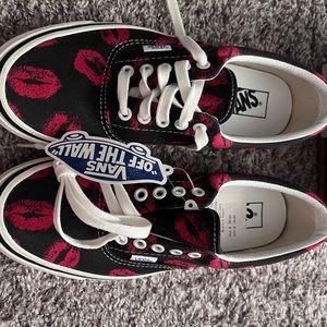 BNIB Vans Hot Lips Classic 9.5W
